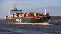 Оператор на товарни кораби предупреди, че маршрутът през Червено море остава опасен