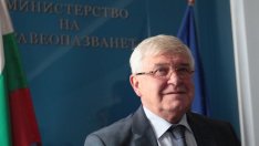 Искат оставката на здравния министър заради строежа на детската болница