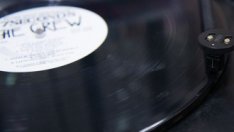Продажбите на винилови плочи изпреварват CD-та в САЩ за първи път от 34 години