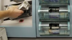 Швейцарският франк поскъпна след отказа на централната банка от интервенция