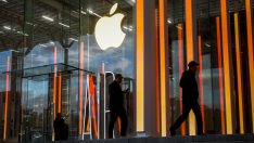 Apple за кратко се превърна във втората компания, достигнала 5 трлн. долара капитализация