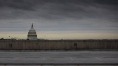 Драмата около тавана на американския дълг отразява ужасното състояние на политиката в САЩ