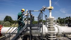 FT: ЕС може да въведе мита върху руския петрол, ако няма срок за спиране на вноса