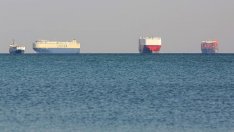 Кой ще плати цената за хаоса в Суецкия канал?