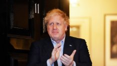 Британският премиер Борис Джонсън e приет в болница за тестове за Covid-19 