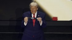 Засилващата се буря във Вашингтон подхранва външнополитическите залози на Тръмп