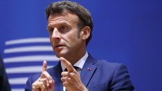 Еманюел Макрон се опитва да се позиционира "от правилната страна" на историята