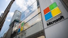 Инвеститорите са все по-загрижени, че Microsoft не се възползва от търсенето на AI услуги