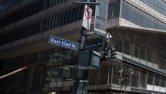 В Ню Йорк никнат нови офис кули, докато наемателите ограничават площите си