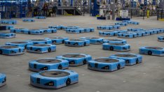 Amazon увеличава роботите, но не се отказва от хората