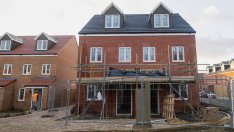 Сунак смекчава градоустройствените правила с цел повече жилища