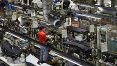 В електромобилната битка Toyota залага на нови технологии и стратегии от старата школа