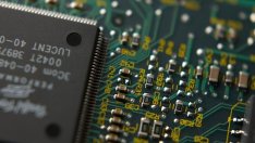 Недостигът на чипове може да продължи до края на годината