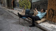 Когато една страна остава без пари.. 