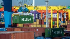 "Разводът" със САЩ заради митата напомпва търговския излишък на Китай до 103 млрд. долара