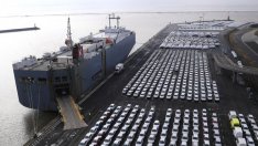 Пожар на товарен кораб унищожава пратка от 4 хил. коли на VW за САЩ