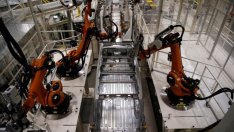 Безусловният базов доход е решение в свят с безработни и роботи, смята експерт