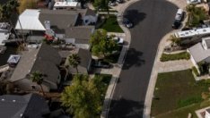 Все повече продавачи на жилища в САЩ предлагат отстъпки в цената