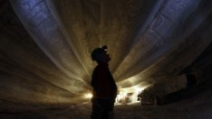 Glencore запази прогнозата си за годишна печалба въпреки срива на суровините