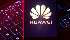 Пандемията няма да сложи край на спора около Huawei 
