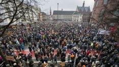 Стотици хиляди германци протестират срещу крайнодесния екстремизъм