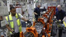 Недостигът на чипове принуждава Ford да свие производството в цяла Европа