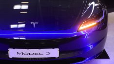 Продажбите на произведени в Китай автомобили Tesla се свиват за втори пореден месец