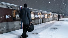 Подобрението в сектора на услугите в САЩ не бе достатъчно, за да отговори на прогнозите