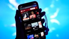 Spotify навлиза по-сериозно в AI сферата с партньорства със Sony, Warner и Universal
