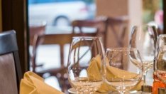 Здравният министър утвърди отварянето на закритите части на заведенията от 1 юни