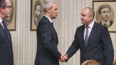 От "Възраждане" искат референдум за еврото, започват събирането на подписи