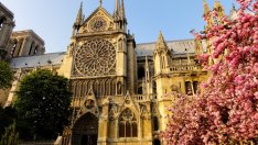 Все повече туристи се стичат във Франция и плащат все повече пари