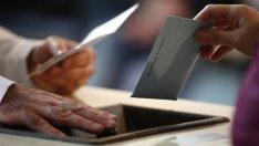 Надпреварата за президент на Франция става все по-неясна след уикенд на хаос