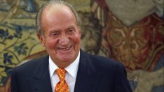 Испанският крал Хуан Карлос абдикира