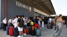Хаосът на летището в Сицилия подлага на изпитание амбициите на Италия в туризма