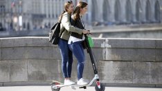 Парижаните не искат електрическите скутери под наем