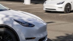 Bloomberg: Hertz купува 100 000 автомобила Tesla