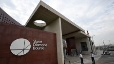 Празни офиси, изгубени поръчки: Индийският диамантен хъб спря работа преди по-високите мита на САЩ