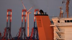 Транспортни компании призоваха за премахване на корабите с изкопаеми горива