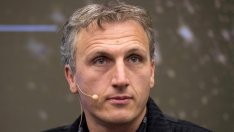 Защо братовчедът на Илон Мъск напуска Tesla?