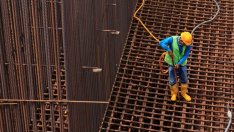 Забавянето на възходящия икономически импулс във Франция продължава