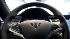 Tesla ще ползва чипове на Intel в колите си