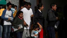 САЩ ще настанят 12 000 нелегални имигранти с децата им във военна база