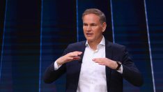 Porsche води преговори за намиране на наследник на Оливер Блуме