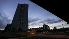 Лидерите на еврозоната тласкат ЕЦБ в мътни води