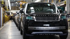 Jaguar Land Rover понижи очакванията си за печалбата заради търговската война