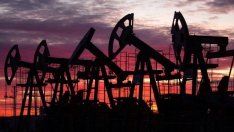 Петролните цени сменят курса заради неочаквания ръст на американските запаси*