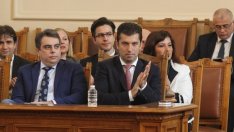 Дебатът по вота на недоверие към кабинета „Петков“ ще е във вторник