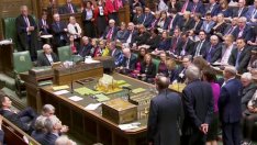 Британски министри заплашват с оставка заради Brexit