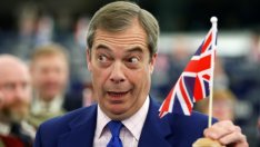 Членовете на британския парламент продължават да вървят в различни посоки